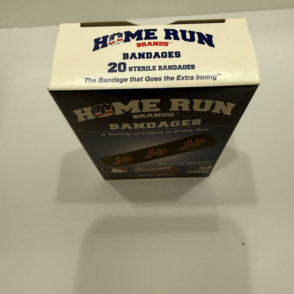 MLB Atlanta Braves Baseball Home Run Brand Bandages ct 20 New - Picture 3 of 4